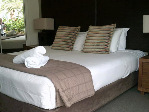 The Phoenician Resort - Australia Shopping 16