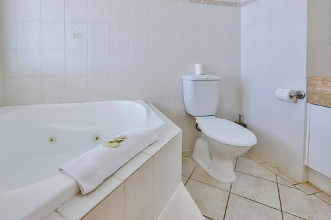 Regency On The Beach - Accommodation Australia 5