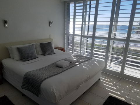 Golden Sands On The Beach - Absolute Beachfront Apartments - Accommodation Australia 30