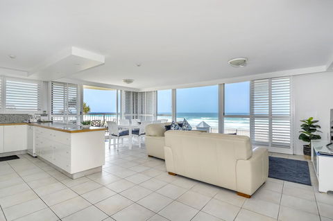 Golden Sands On The Beach - Absolute Beachfront Apartments - Accommodation Australia 2
