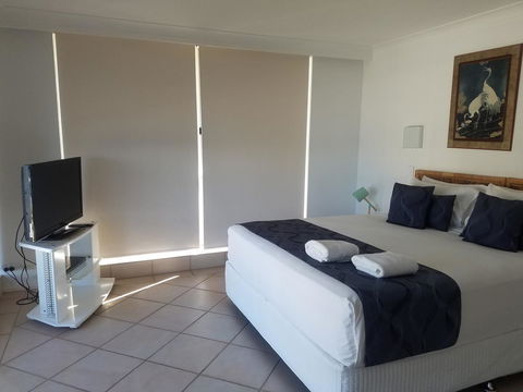 Golden Sands On The Beach - Absolute Beachfront Apartments - Accommodation Australia 33