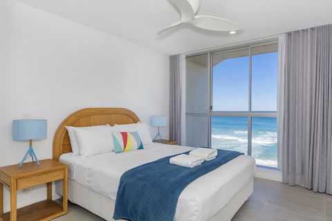 Golden Sands On The Beach - Absolute Beachfront Apartments - Accommodation Australia 17