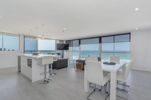 Golden Sands On The Beach - Absolute Beachfront Apartments - Accommodation Australia 6