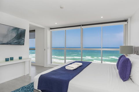 Golden Sands On The Beach - Absolute Beachfront Apartments - Accommodation Australia 5