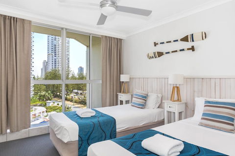 Golden Sands On The Beach - Absolute Beachfront Apartments - Accommodation Australia 9