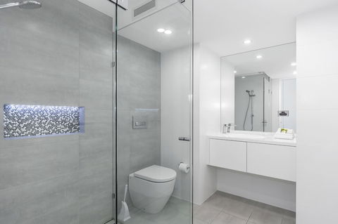 Golden Sands On The Beach - Absolute Beachfront Apartments - Accommodation Australia 4