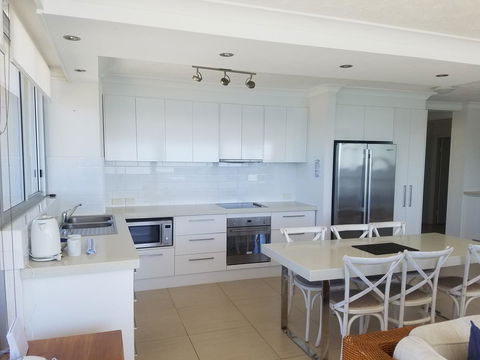 Golden Sands On The Beach - Absolute Beachfront Apartments - Accommodation Australia 38