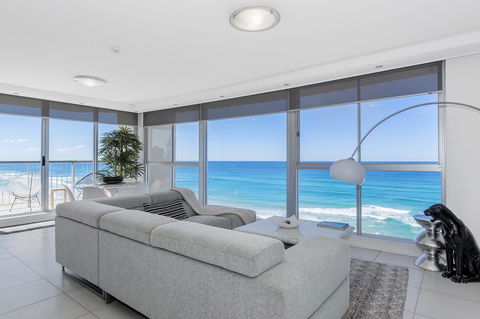 Golden Sands On The Beach - Absolute Beachfront Apartments - Accommodation Australia 19