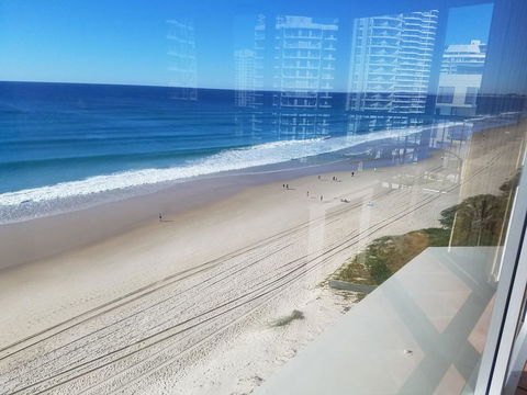 Golden Sands On The Beach - Absolute Beachfront Apartments - Accommodation Australia 16