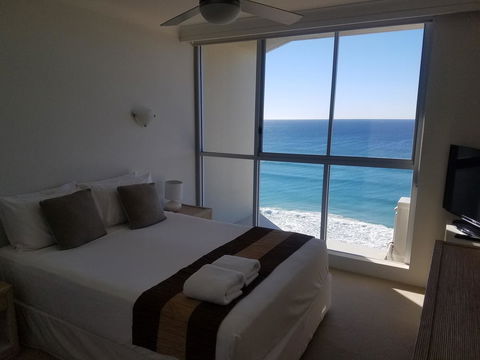 Golden Sands On The Beach - Absolute Beachfront Apartments - Accommodation Australia 29