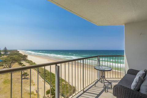 Golden Sands On The Beach - Absolute Beachfront Apartments - Accommodation Australia 7