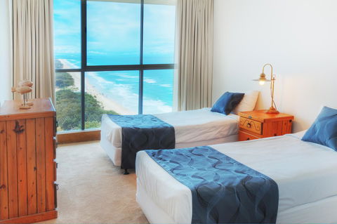 Golden Sands On The Beach - Absolute Beachfront Apartments - Accommodation Australia 18