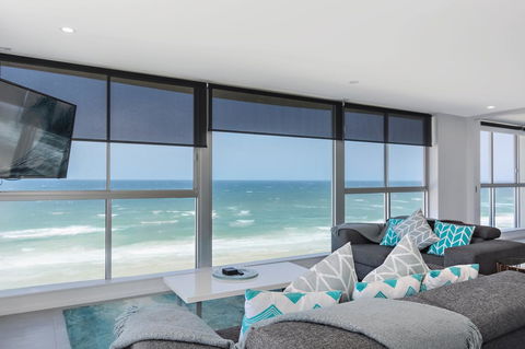 Golden Sands On The Beach - Absolute Beachfront Apartments - Accommodation Australia 8