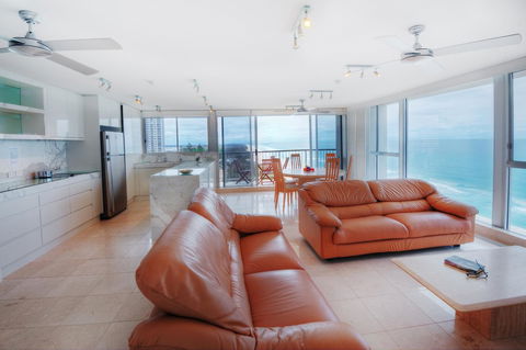 Golden Sands On The Beach - Absolute Beachfront Apartments - Accommodation Australia 20
