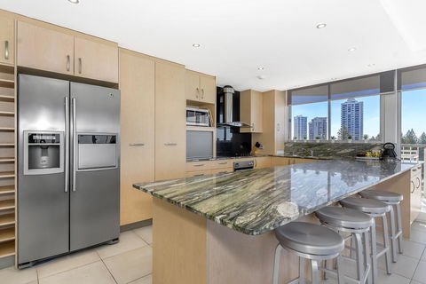 Golden Sands On The Beach - Absolute Beachfront Apartments - Accommodation Australia 31