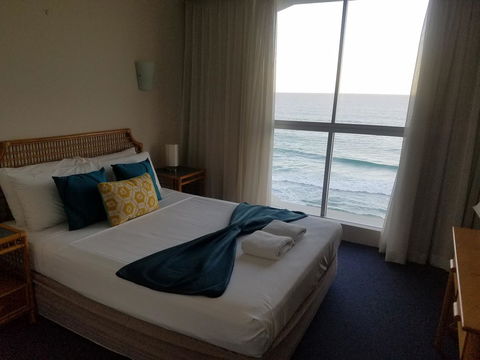 Golden Sands On The Beach - Absolute Beachfront Apartments - Accommodation Australia 26