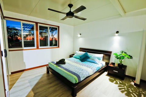 The Summit 1770 - Australia Shopping 12