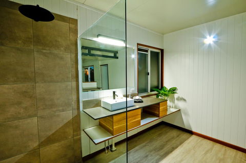 The Summit 1770 - Australia Shopping 1