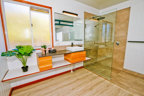 The Summit 1770 - Australia Shopping 0