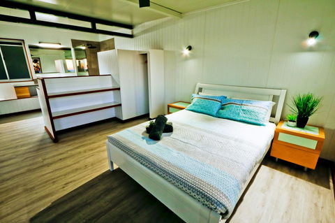 The Summit 1770 - Australia Shopping 9