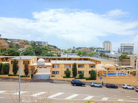 The Robert Towns - Accommodation Australia 13