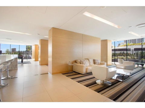 Luxury 3 Bedroom In Heart Of Broadbeach - Accommodation Australia 8