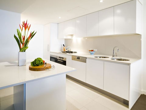 Kirra Surf Apartments - Local Tourism 34