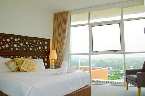 Kirra Surf Apartments - Local Tourism 8