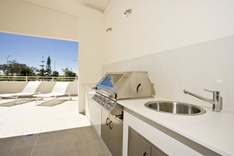 Kirra Surf Apartments - Local Tourism 35