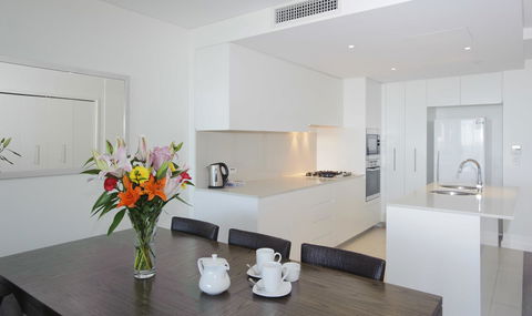 Kirra Surf Apartments - Local Tourism 3