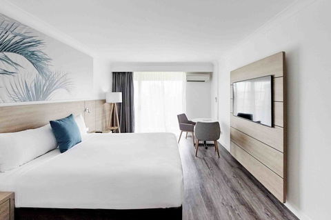 Novotel Cairns Oasis Resort - Australia Shopping 6