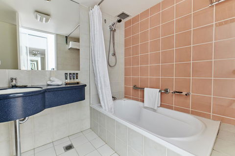 Novotel Cairns Oasis Resort - Australia Shopping 2