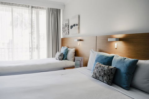 Novotel Cairns Oasis Resort - Australia Shopping 23