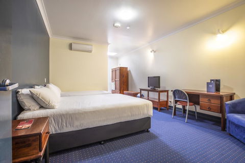 Nightcap At Atherton Hotel - Local Tourism 11