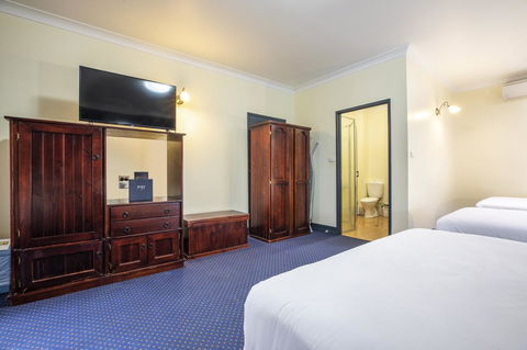 Nightcap At Atherton Hotel - Local Tourism 15