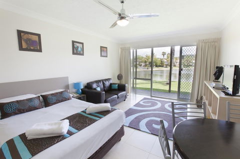 Bay Of Palms - Accommodation Australia 39