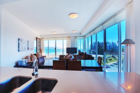 Reflection On The Sea - Bed n Breakfasts 6