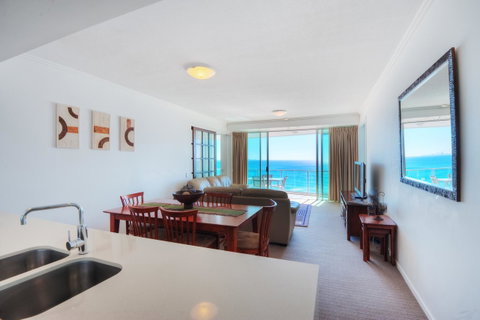 Reflection On The Sea - Bed n Breakfasts 8