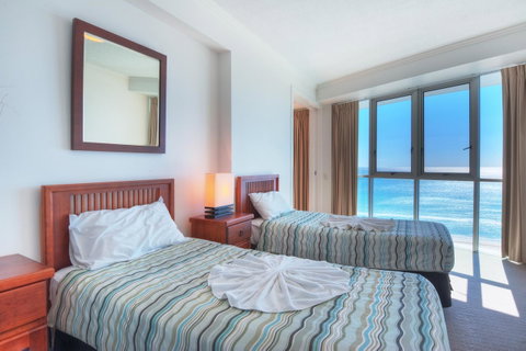 Reflection On The Sea - Bed n Breakfasts 7