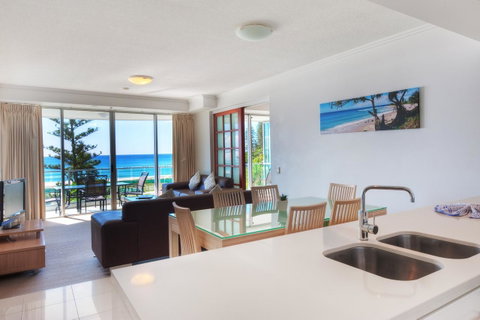 Reflection On The Sea - Bed n Breakfasts 43