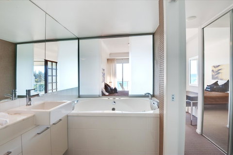 Reflection On The Sea - Bed n Breakfasts 1