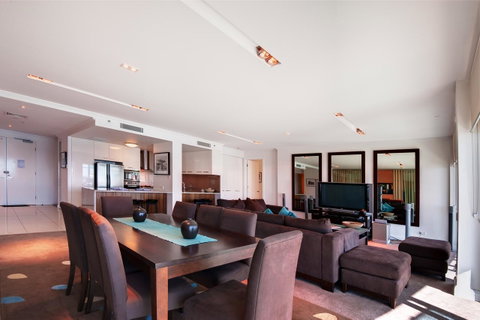 Reflection On The Sea - Bed n Breakfasts 14