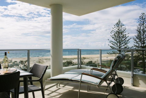 Pure Kirra - Bed n Breakfasts 1