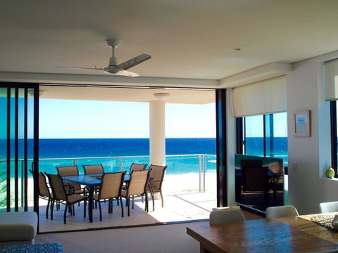 Pure Kirra - Bed n Breakfasts 7