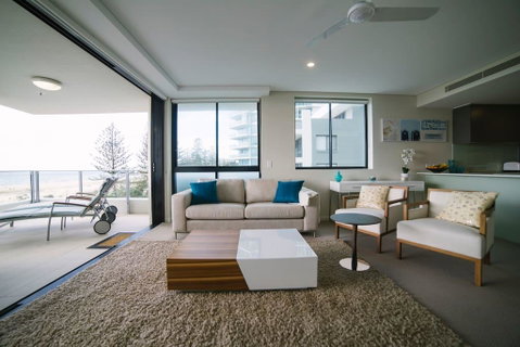 Pure Kirra - Bed n Breakfasts 9