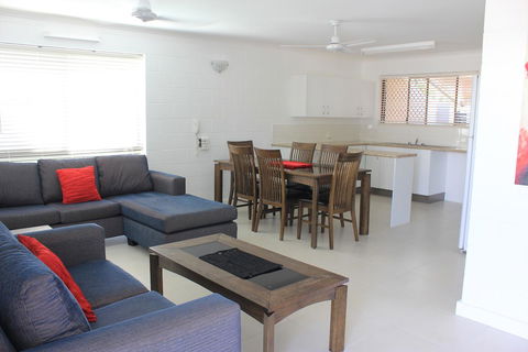 Townsville Holiday Apartments - Accommodation Australia 9