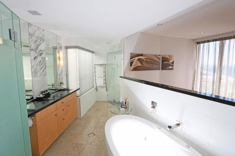 Oceans Mooloolaba - Accommodation Australia 2