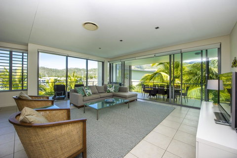 Blue On Blue Apartment 1031 - Accommodation Australia 2