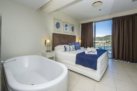 Blue On Blue Apartment 1031 - Accommodation Australia 6