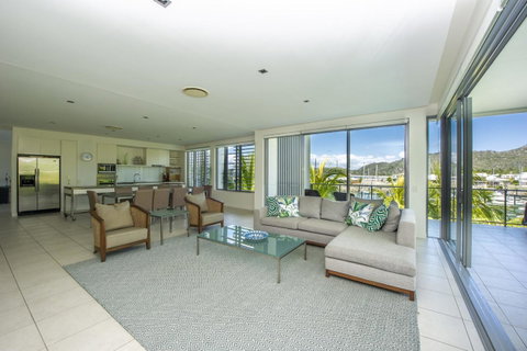 Blue On Blue Apartment 1031 - Accommodation Australia 4